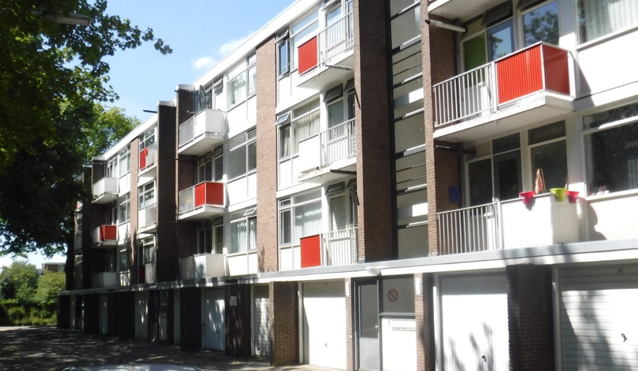 Appartementencomplex aan het Slipjachtpad in Tilburg met vernieuwde balkons, vastgelegd tijdens het groot onderhoudsproject.