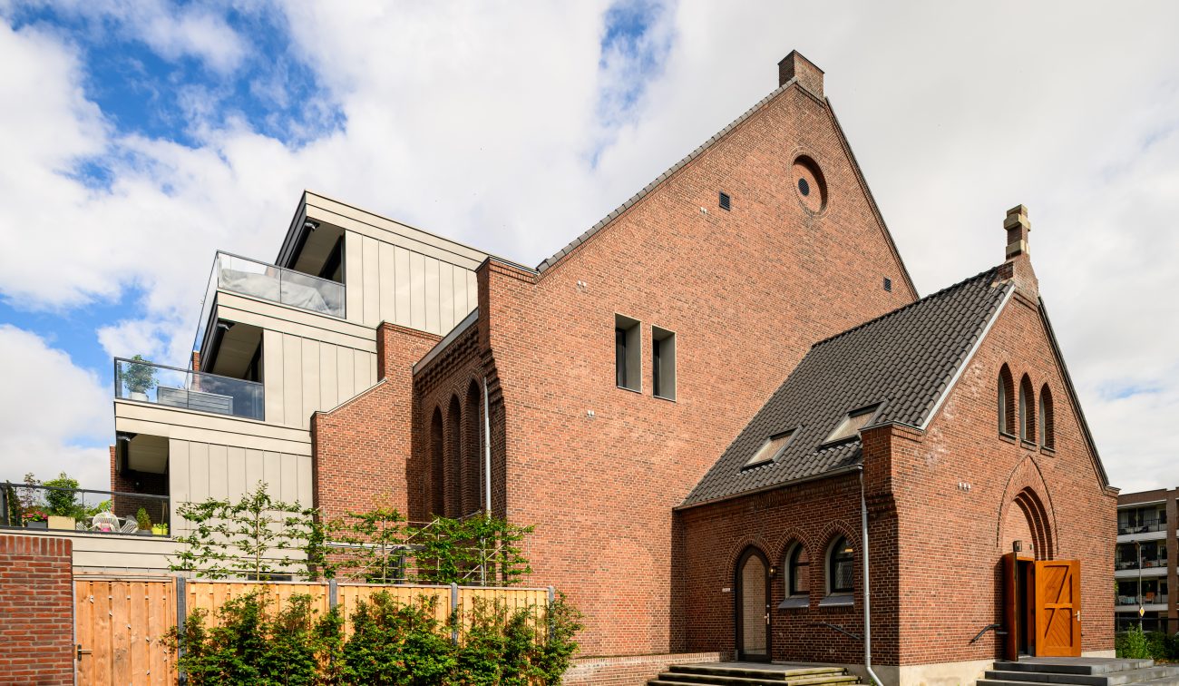 Bestaande ingang van De Antonius in Valkenswaard vastgelegd tijdens de transformatie van het pand naar een nieuwe functie.