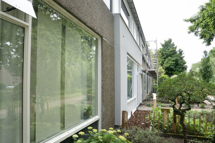 Huizen aan de Herculesstraat in Rosmalen in steigers tijdens de uitvoering van het groot onderhoudsproject.